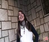 Coole spanische Freundin bumst reichen Fettsack