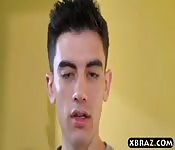 Vollbusige MILF reitet Stiefsohn